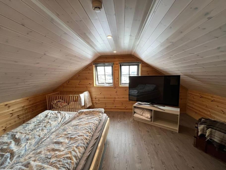 Cabin In Beautiful Surroundings At Harpefossen Nordfjordeid Exterior photo