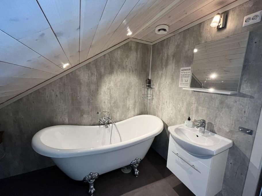 Cabin In Beautiful Surroundings At Harpefossen Nordfjordeid Exterior photo